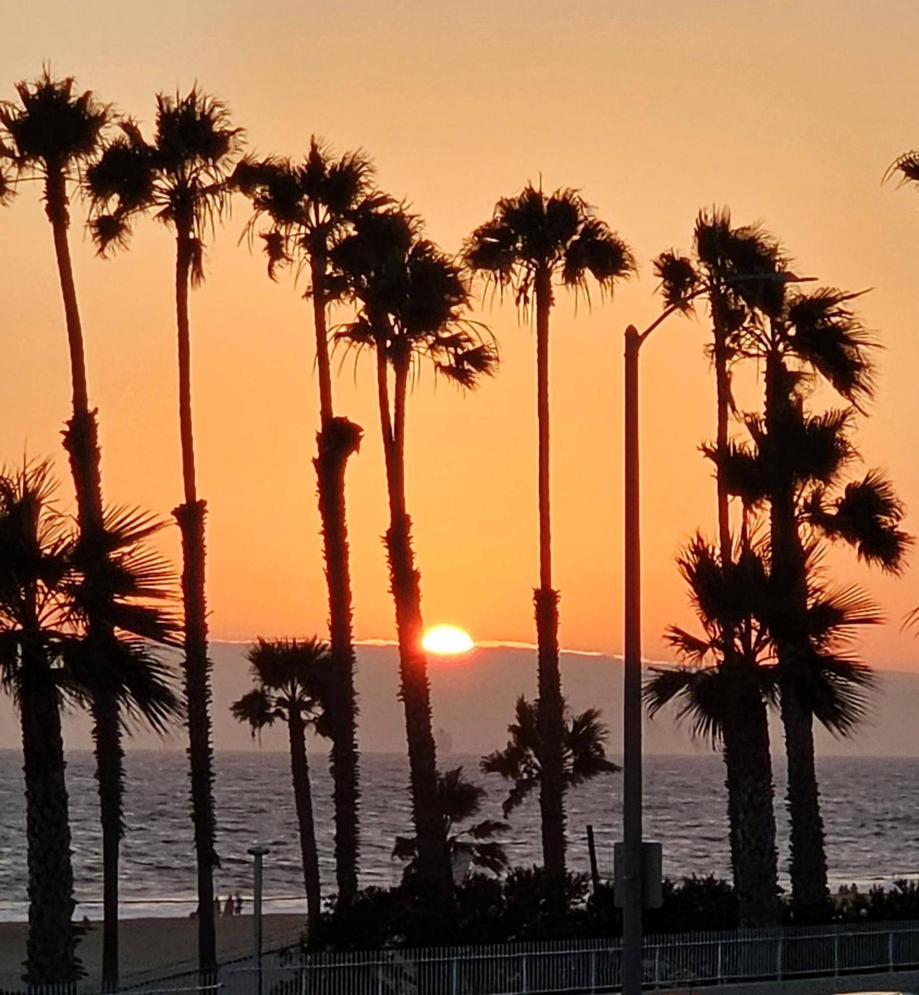 Huntington Surf Inn ハンティントンビーチ エクステリア 写真