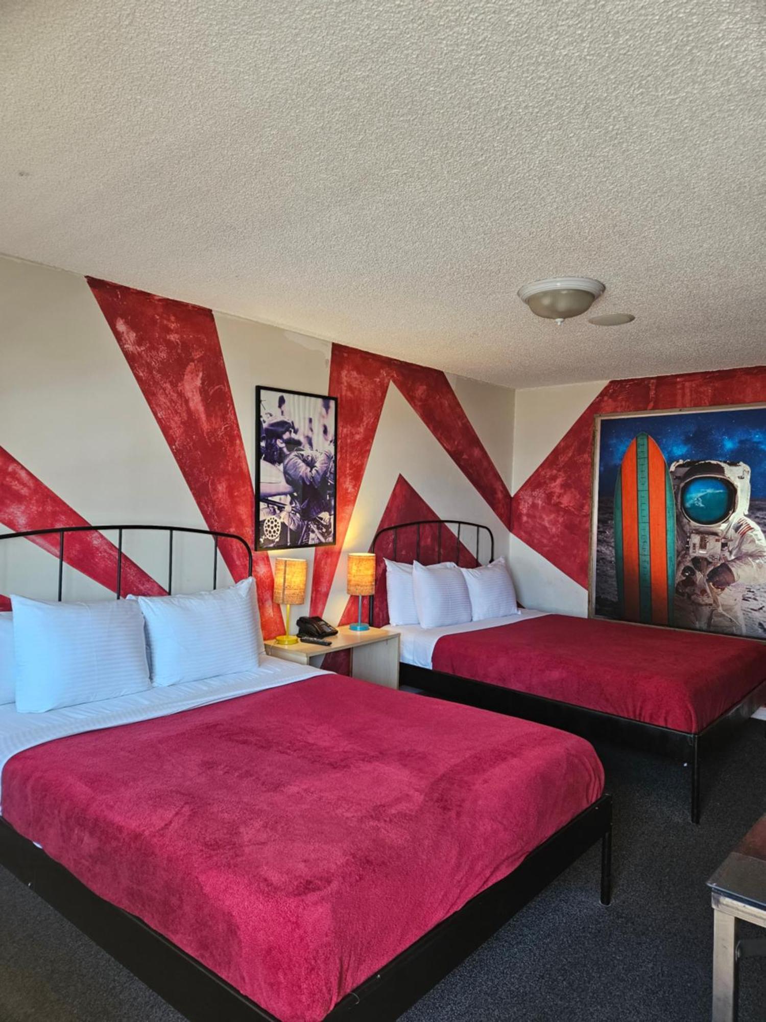 Huntington Surf Inn ハンティントンビーチ エクステリア 写真