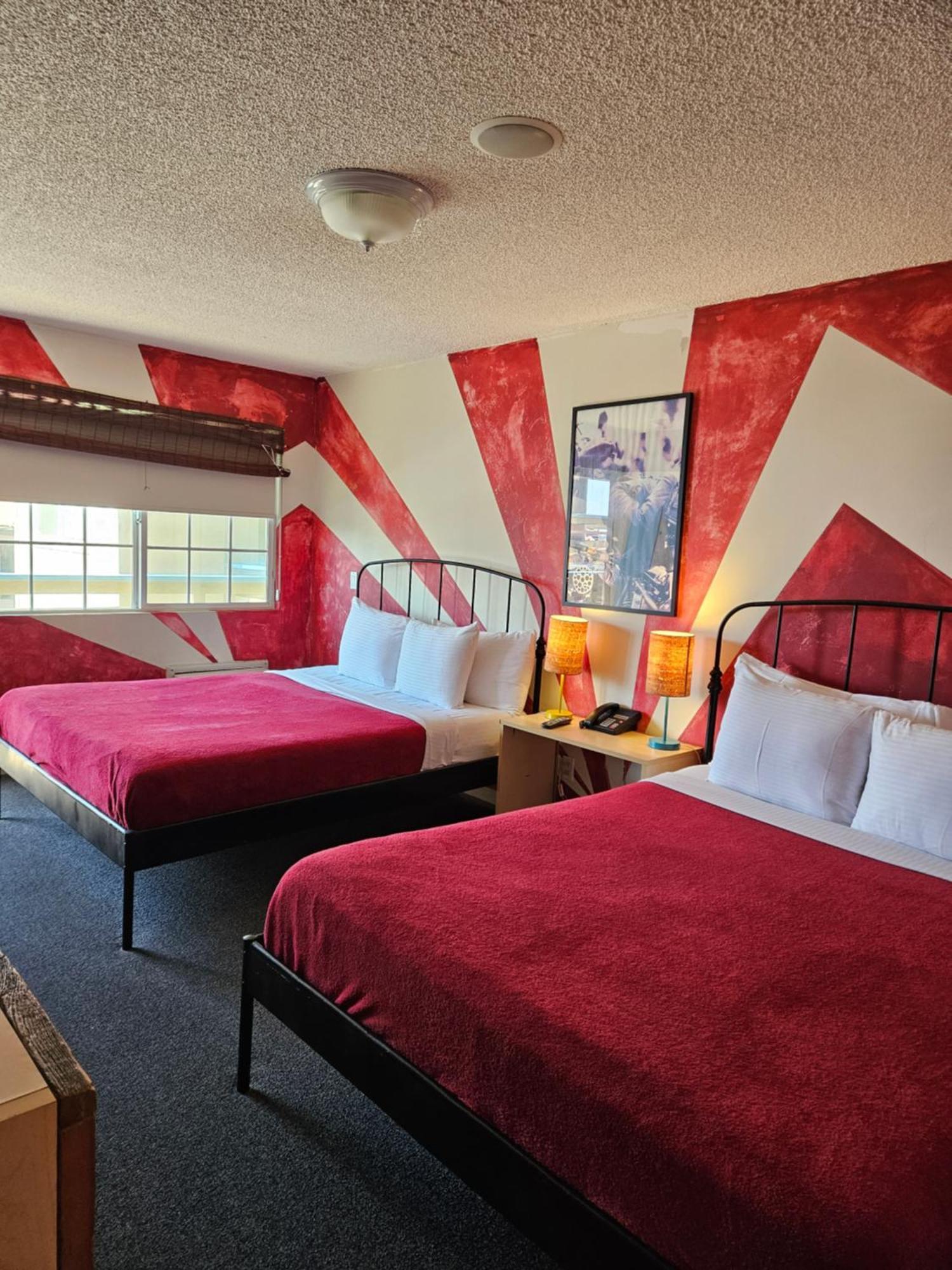 Huntington Surf Inn ハンティントンビーチ エクステリア 写真